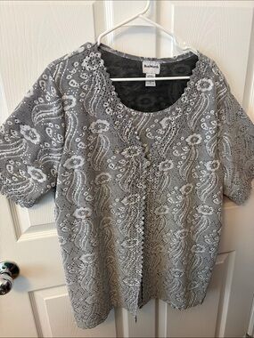 BonWorth Gray Paisley Eyelet Short-Sleeve Tunic